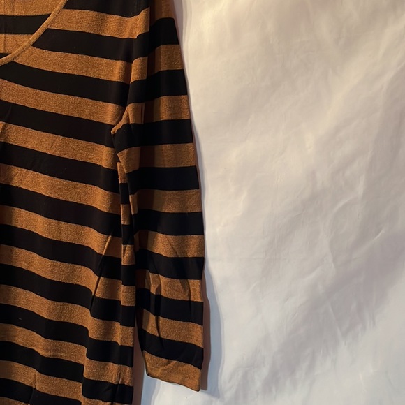 H&M Top with Faux Leather Shoulder Medium - Picture 3 of 7